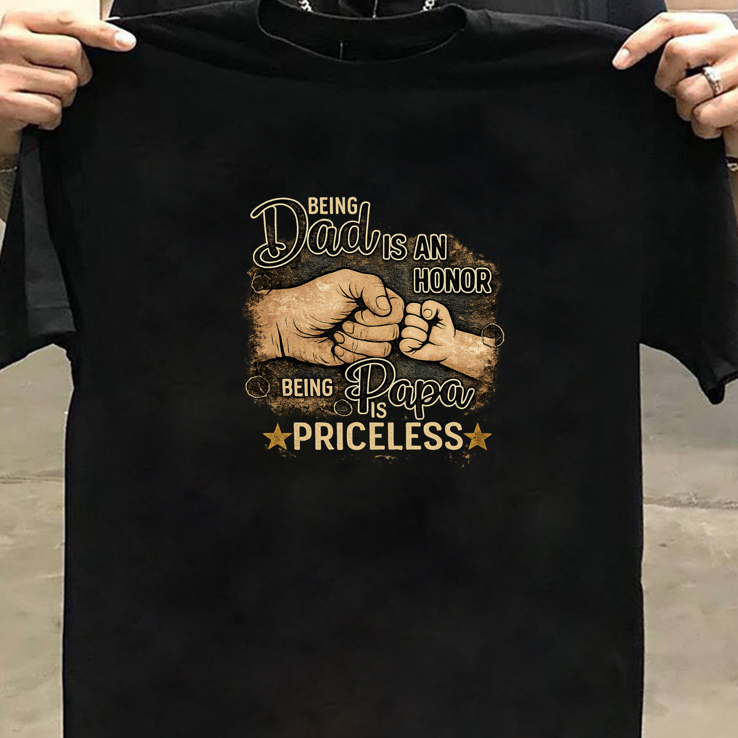 BEING PAPA IS PRICELESS PREMIUM CLASSIC T-SHIRT